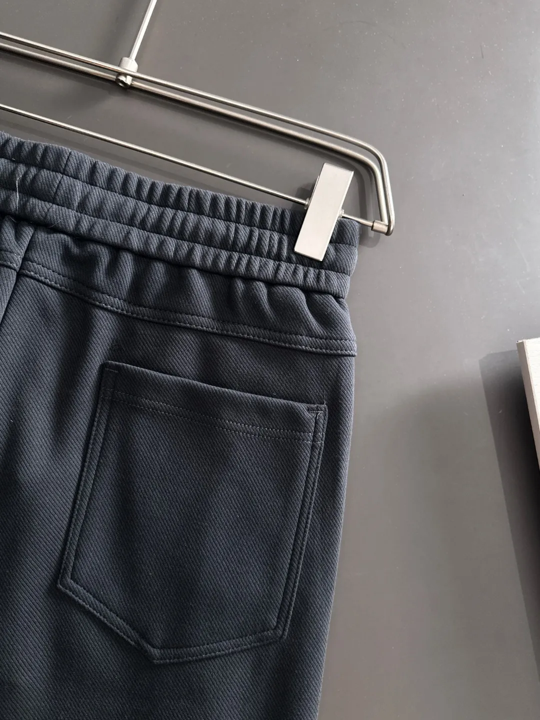 Next day shipment P360 2025 new autumn elastic band casual pants, thick custom-made fabrics, high breathability and comfort, impeccable details, brand element design concept, reflecting high quality. It feels delicate and soft! It presents a casual cut and the upper body shape is great! Size: M-4XL